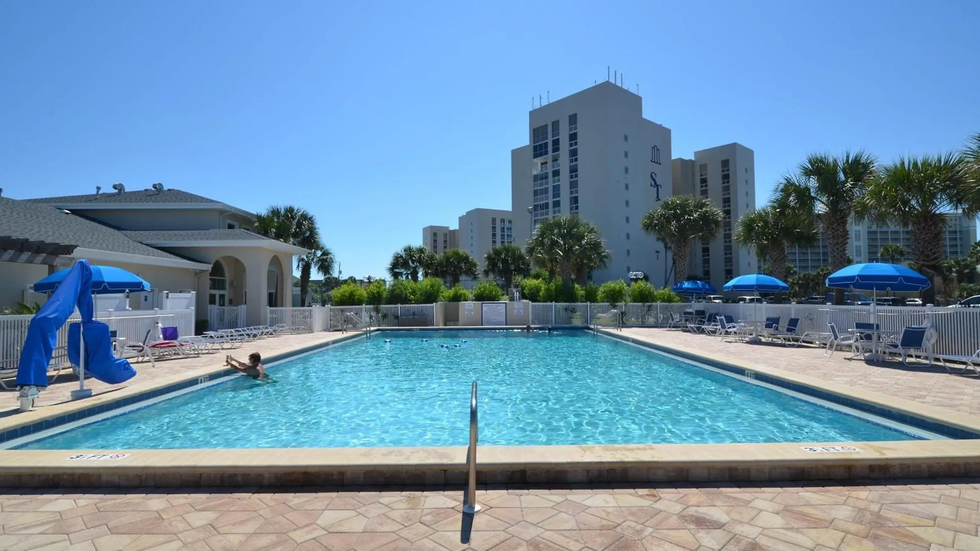 2111 - Shoreline Towers Unit Upgraded Condo- Free Beach Setup! Destin