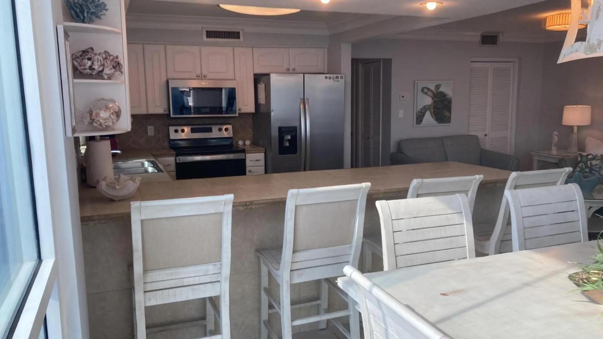 2111 - Shoreline Towers Unit Upgraded Condo- Free Beach Setup! Destin