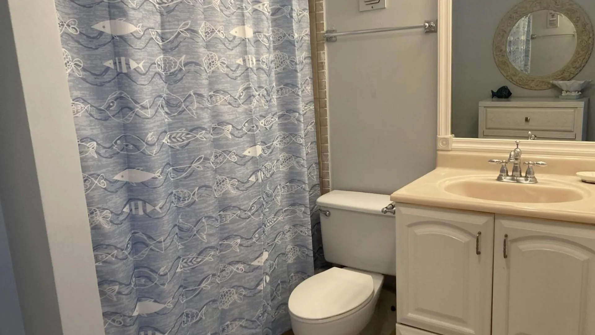 2111 - Shoreline Towers Unit Upgraded Condo- Free Beach Setup! Destin United States