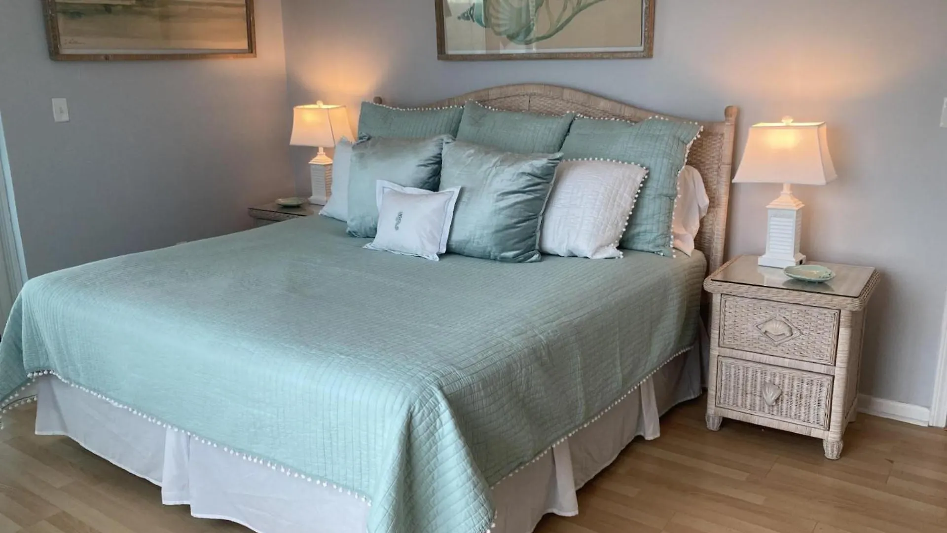 2111 - Shoreline Towers Unit Upgraded Condo- Free Beach Setup! Destin