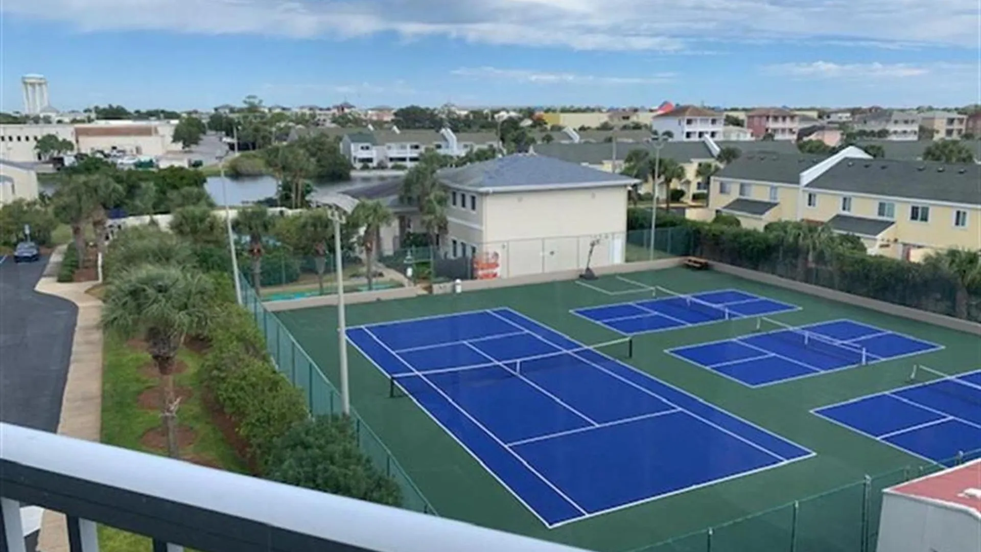 2111 - Shoreline Towers Unit Upgraded Condo- Free Beach Setup! Destin 0*,  United States