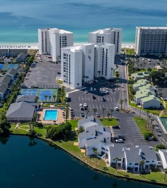 2111 - Shoreline Towers Unit Upgraded Condo- Free Beach Setup! Destin Holiday home
