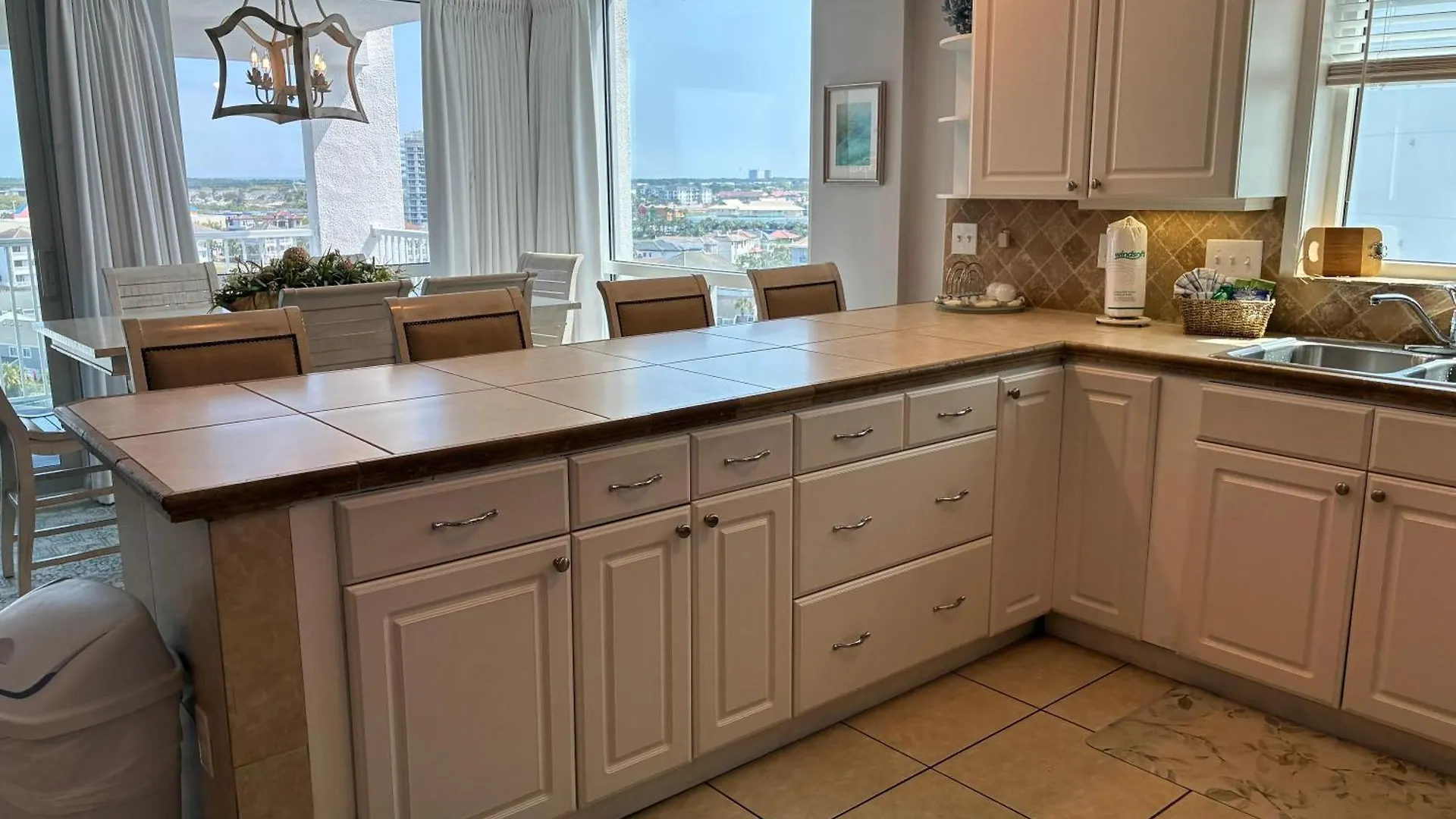 2111 - Shoreline Towers Unit Upgraded Condo- Free Beach Setup! Destin United States