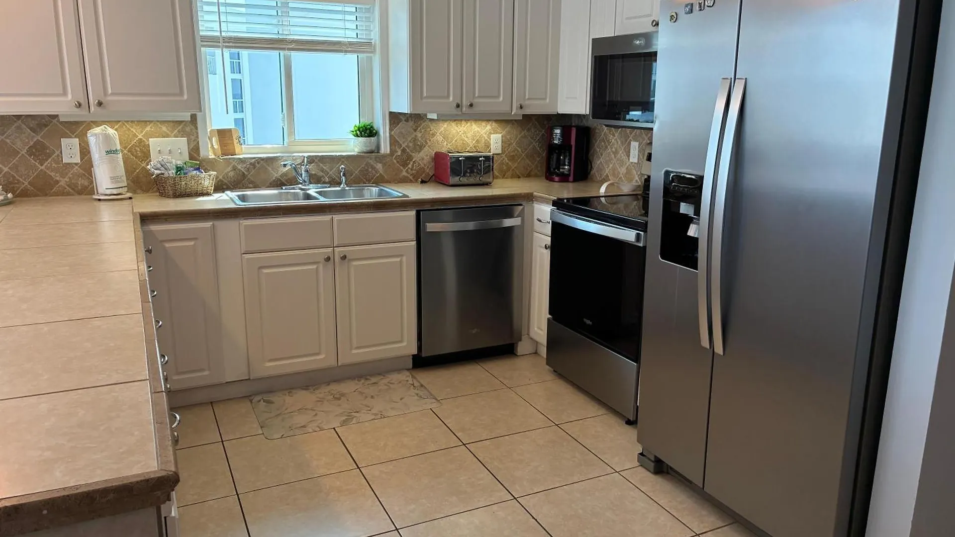 2111 - Shoreline Towers Unit Upgraded Condo- Free Beach Setup! Destin United States